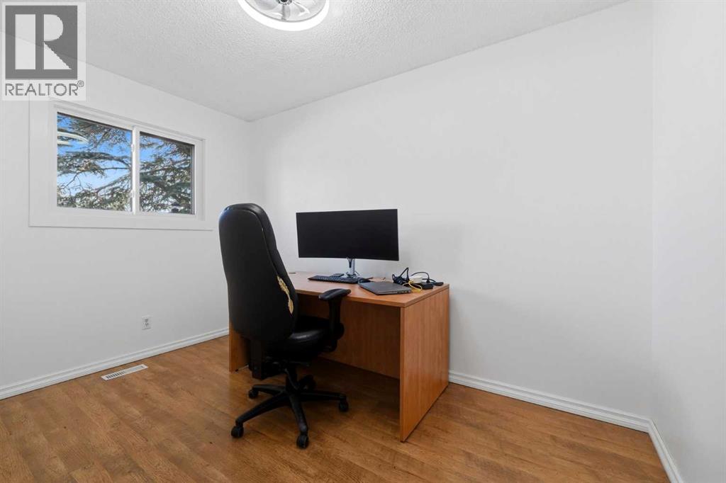 Listing photo – 5020 58 Street Close, Rocky Mountain House