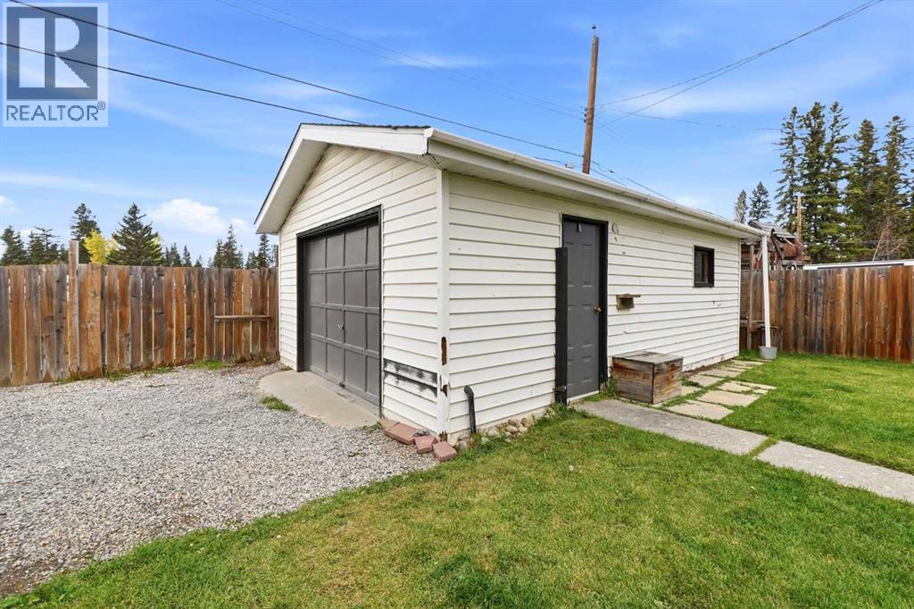 Listing photo – 5020 58 Street Close, Rocky Mountain House