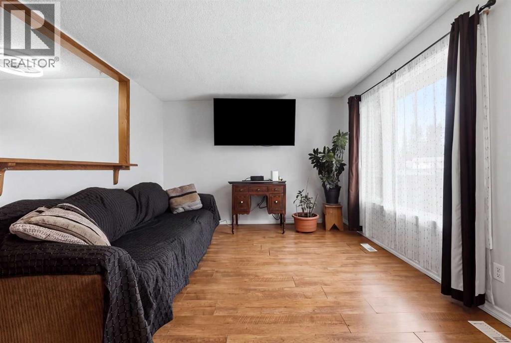 Listing photo – 5020 58 Street Close, Rocky Mountain House