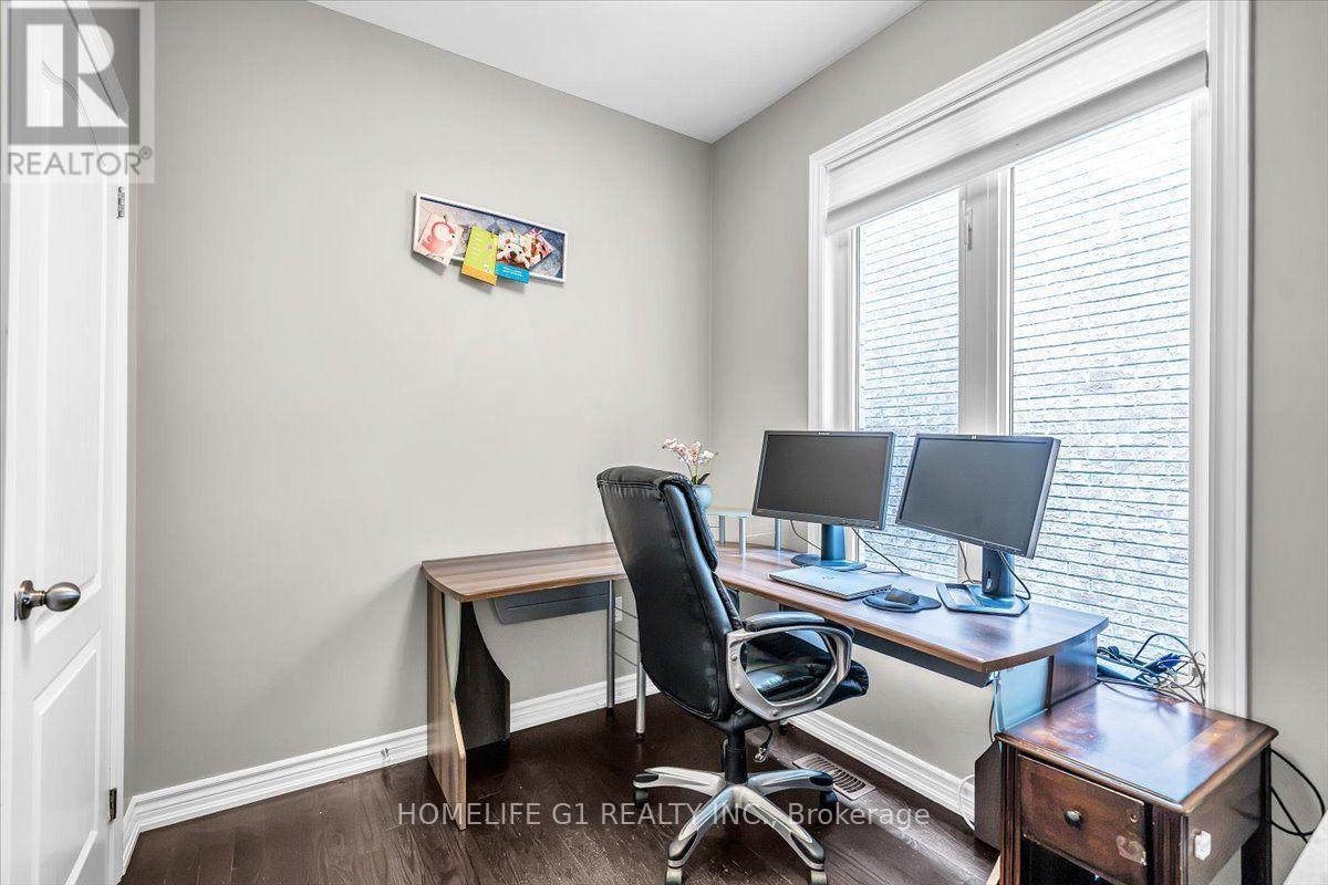 47 Holyrod Drive, Clarington, ON photo 10