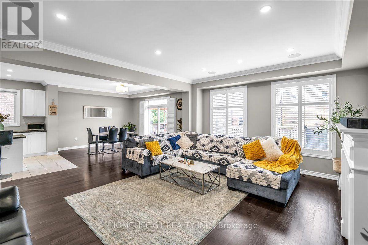 47 Holyrod Drive, Clarington, ON photo 15