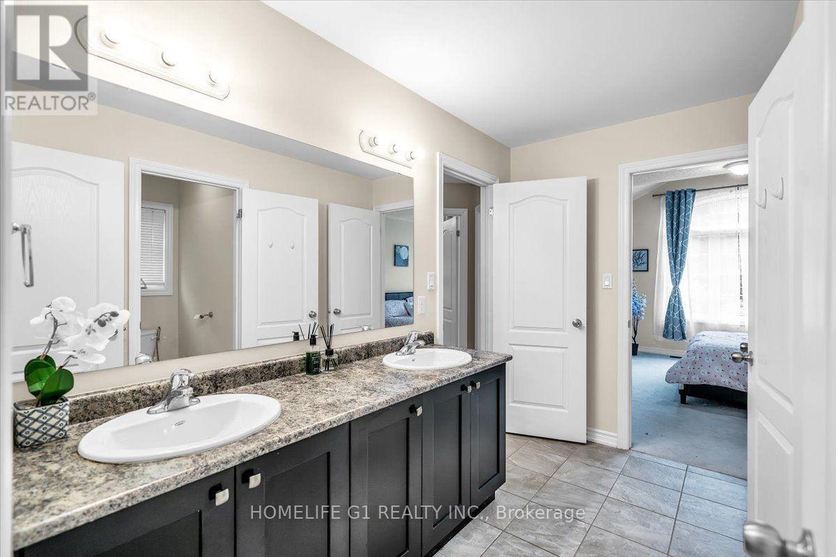 47 HOLYROD DRIVE - 33