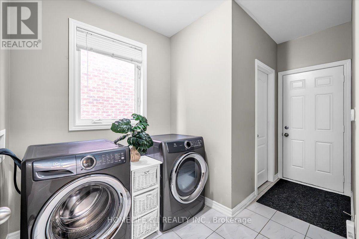 47 HOLYROD DRIVE - 12