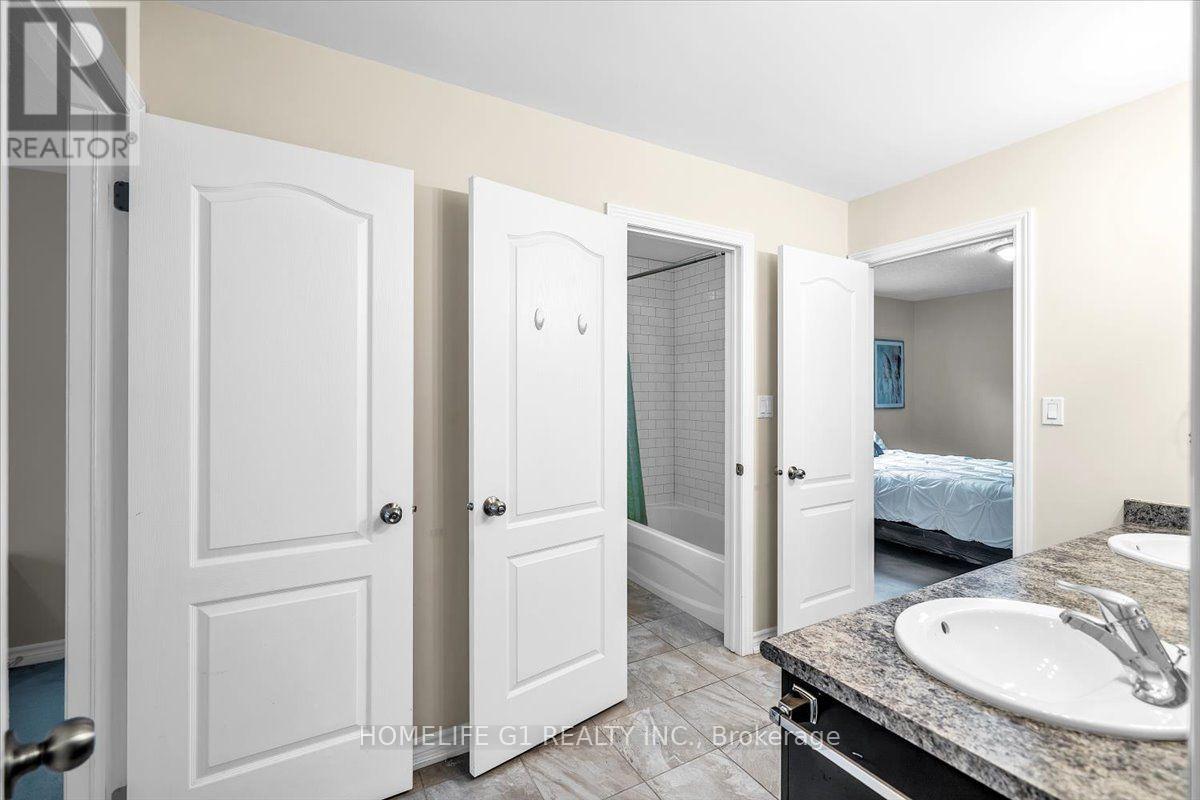 47 Holyrod Drive, Clarington, ON photo 34