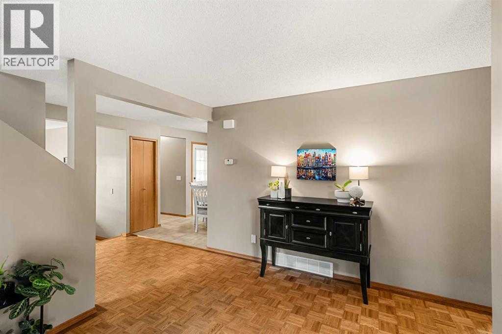 54 Deerview Terrace SE photo 9