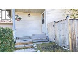 44 Falwood Crescent NE - photo 4