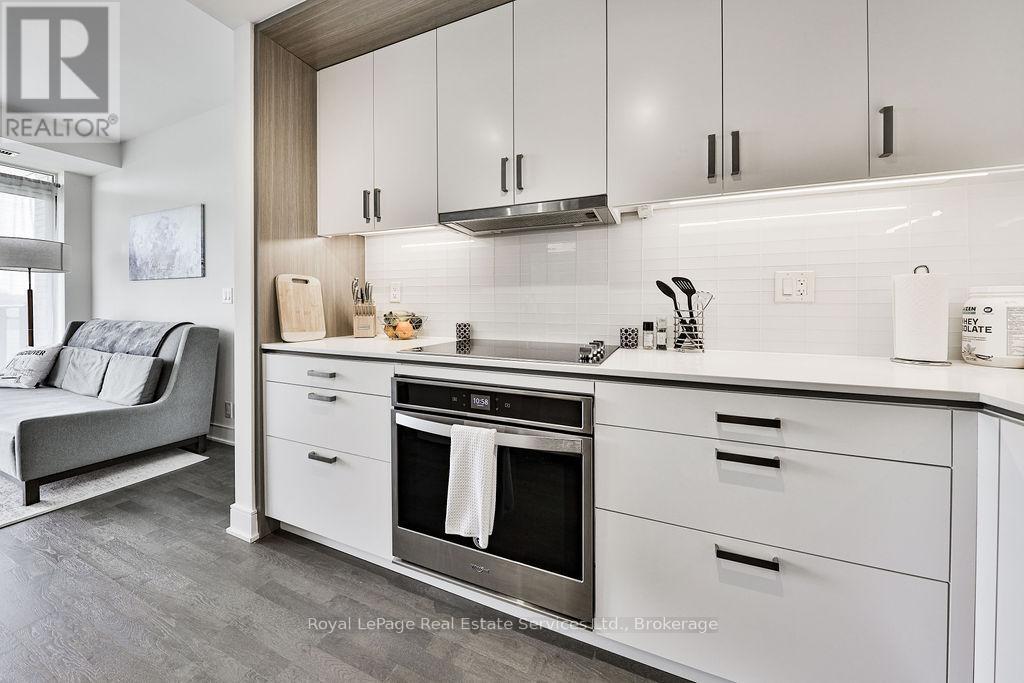 1575 Lakeshore Road West — photo 11