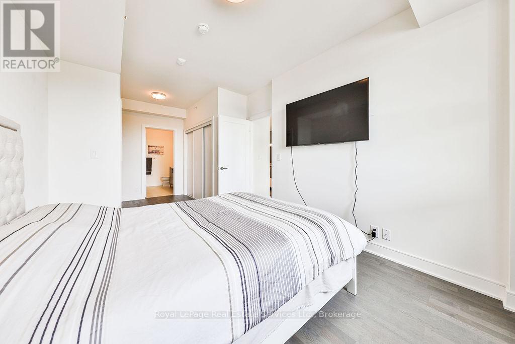 1575 Lakeshore Road West — photo 23