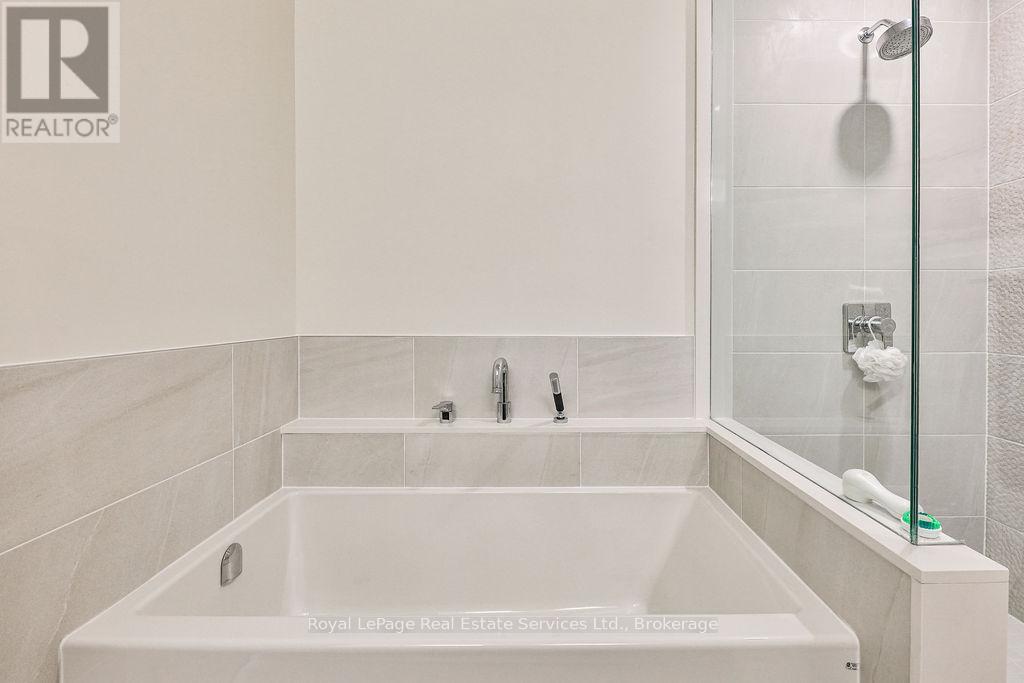 1575 Lakeshore Road West — photo 27