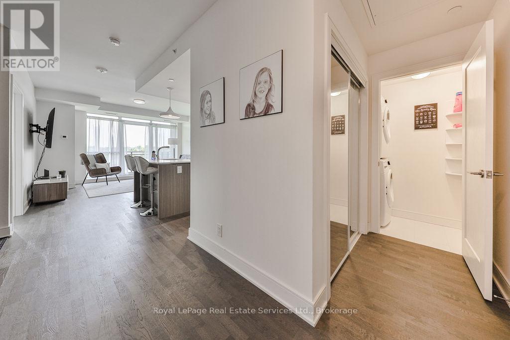 1575 Lakeshore Road West — photo 4