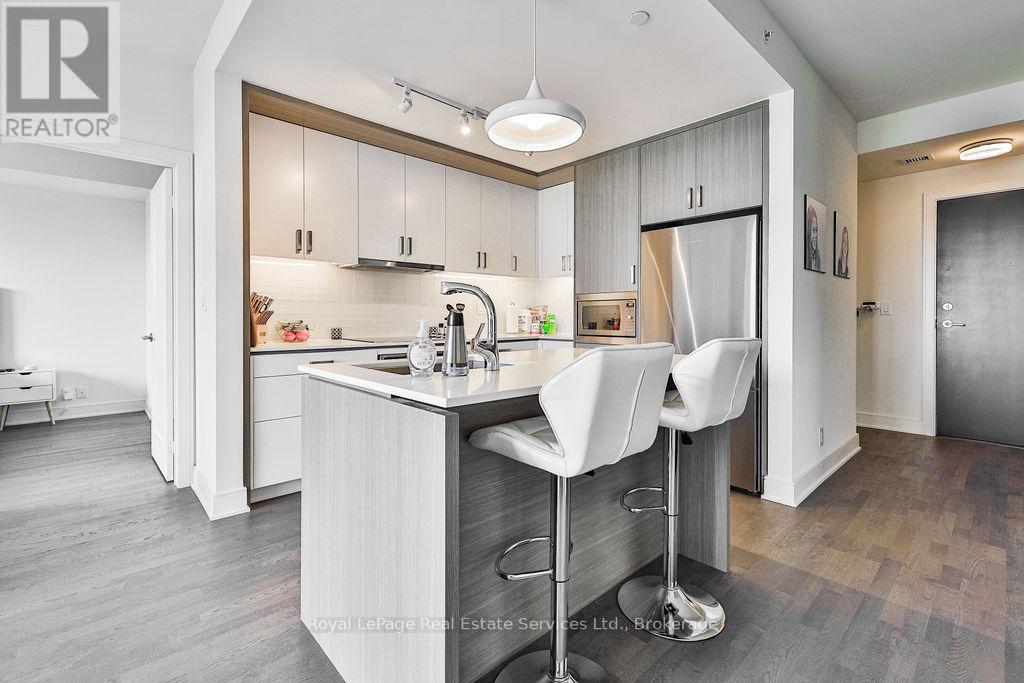 1575 Lakeshore Road West — photo 7