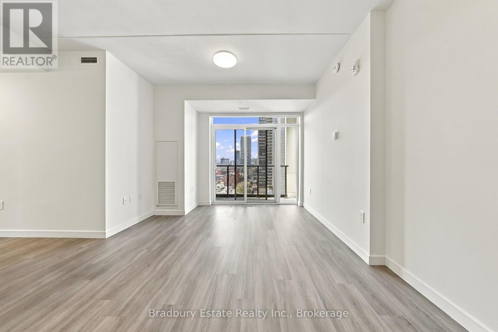 49 Walnut Street South — photo 15