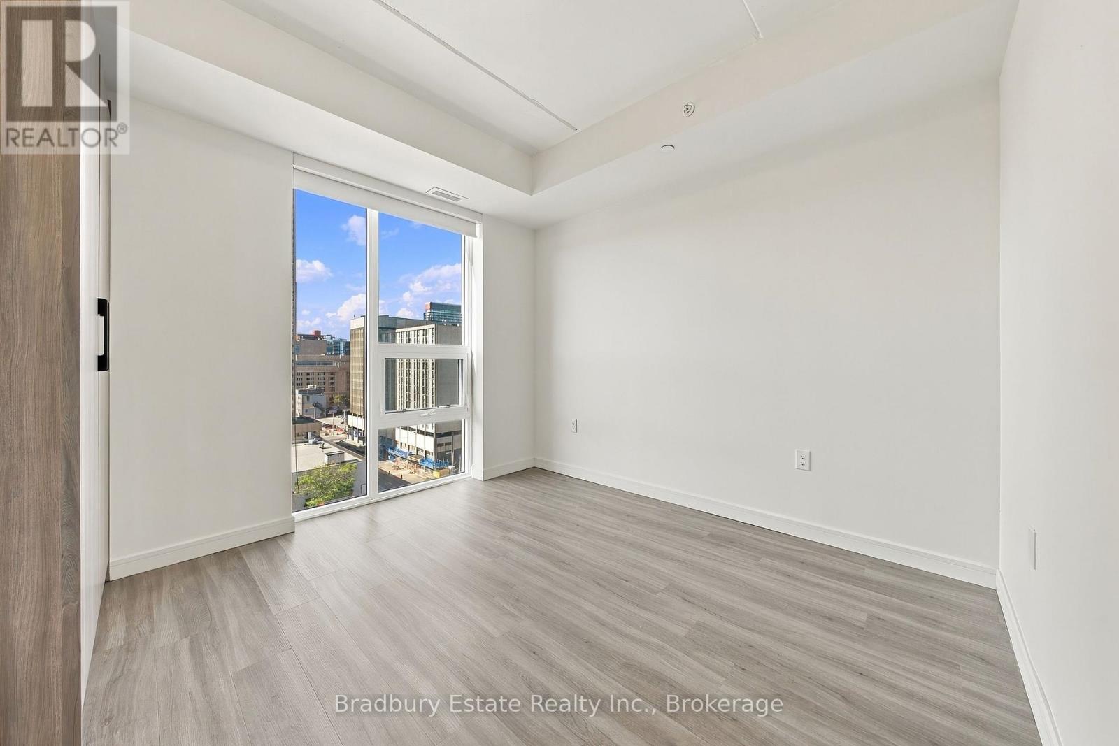49 Walnut Street South — photo 16