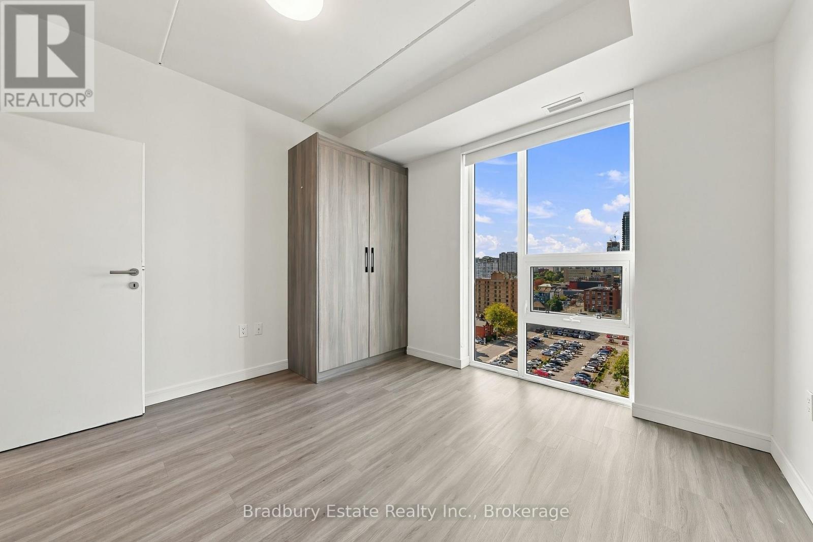 49 Walnut Street South — photo 17