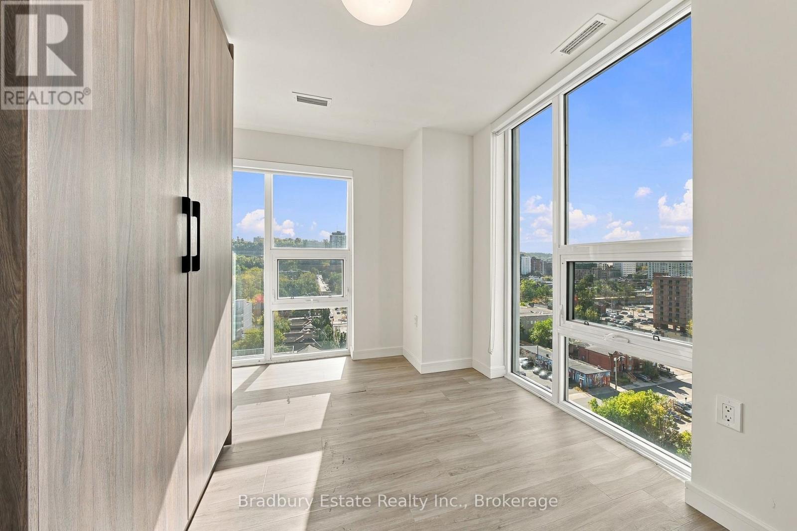 49 Walnut Street South — photo 19