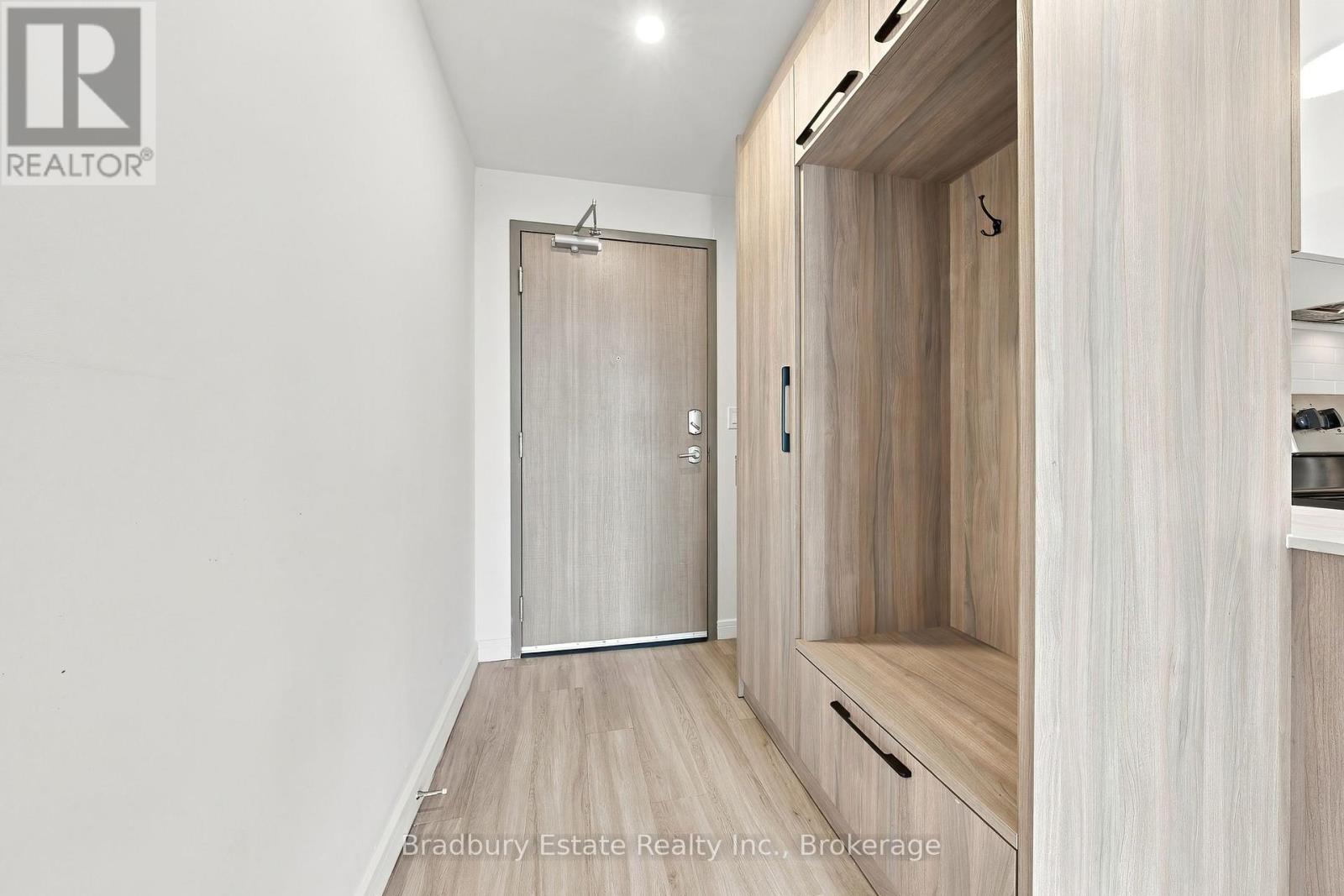 49 Walnut Street South — photo 4