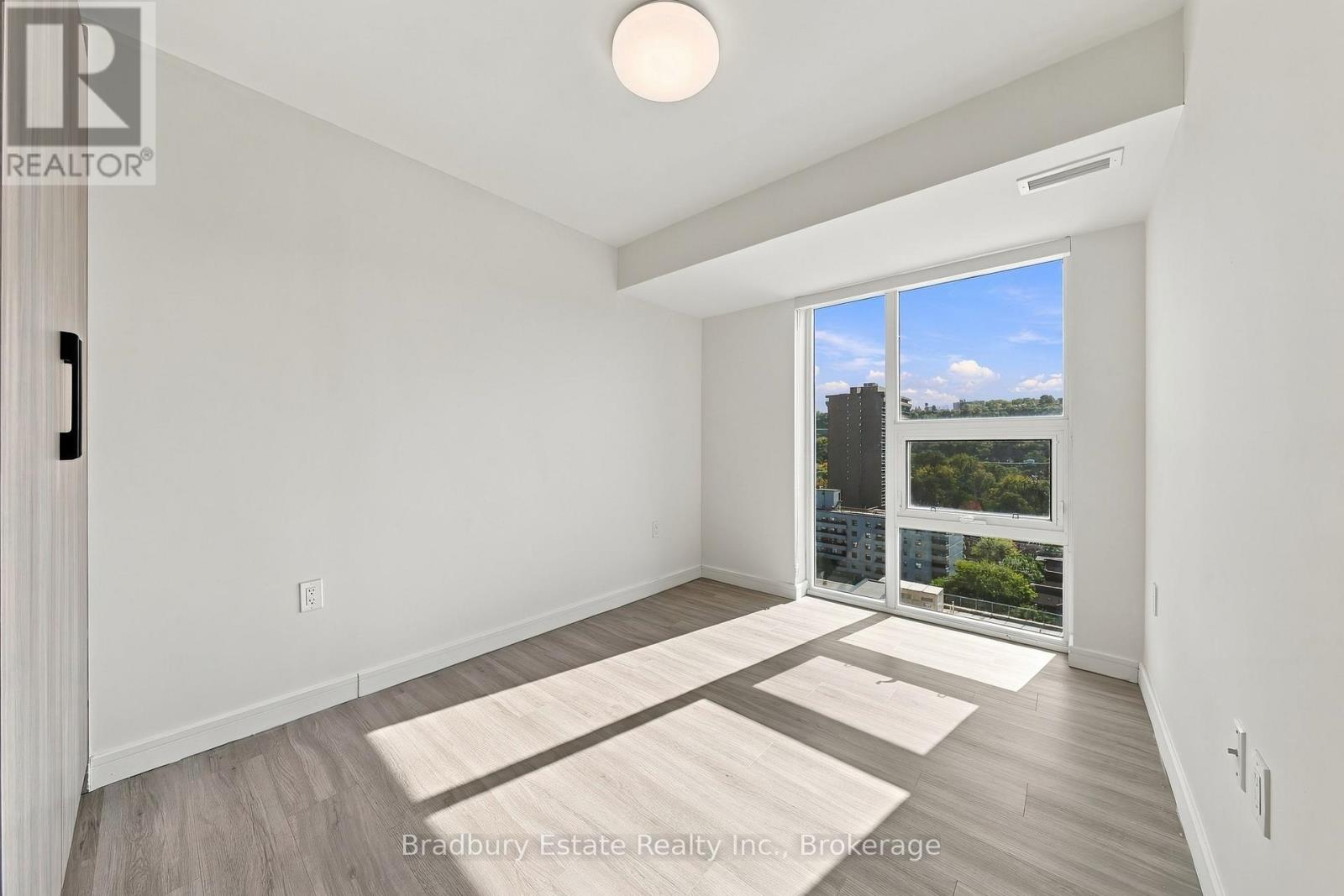 49 Walnut Street South — photo 7