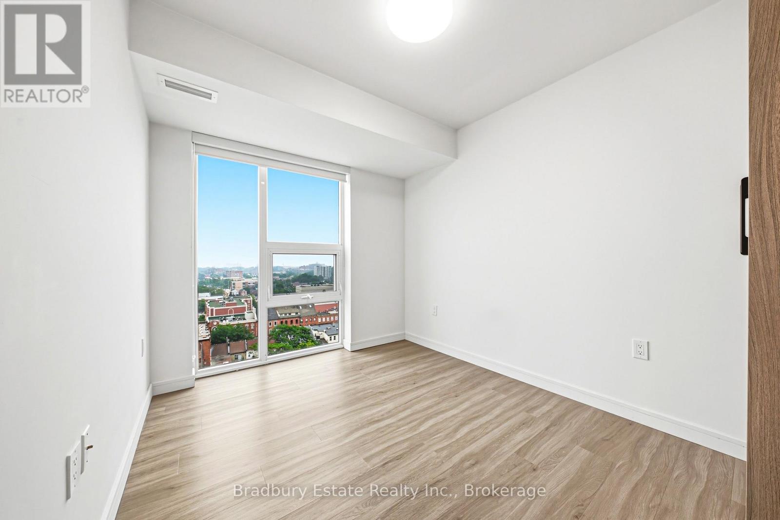 49 Walnut Street South — photo 24