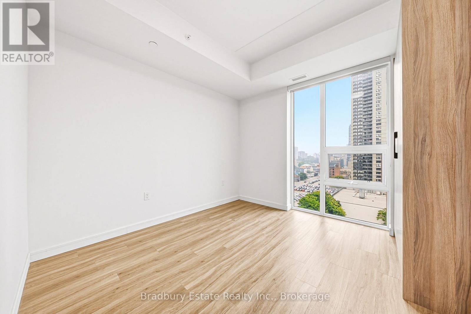 49 Walnut Street South — photo 8