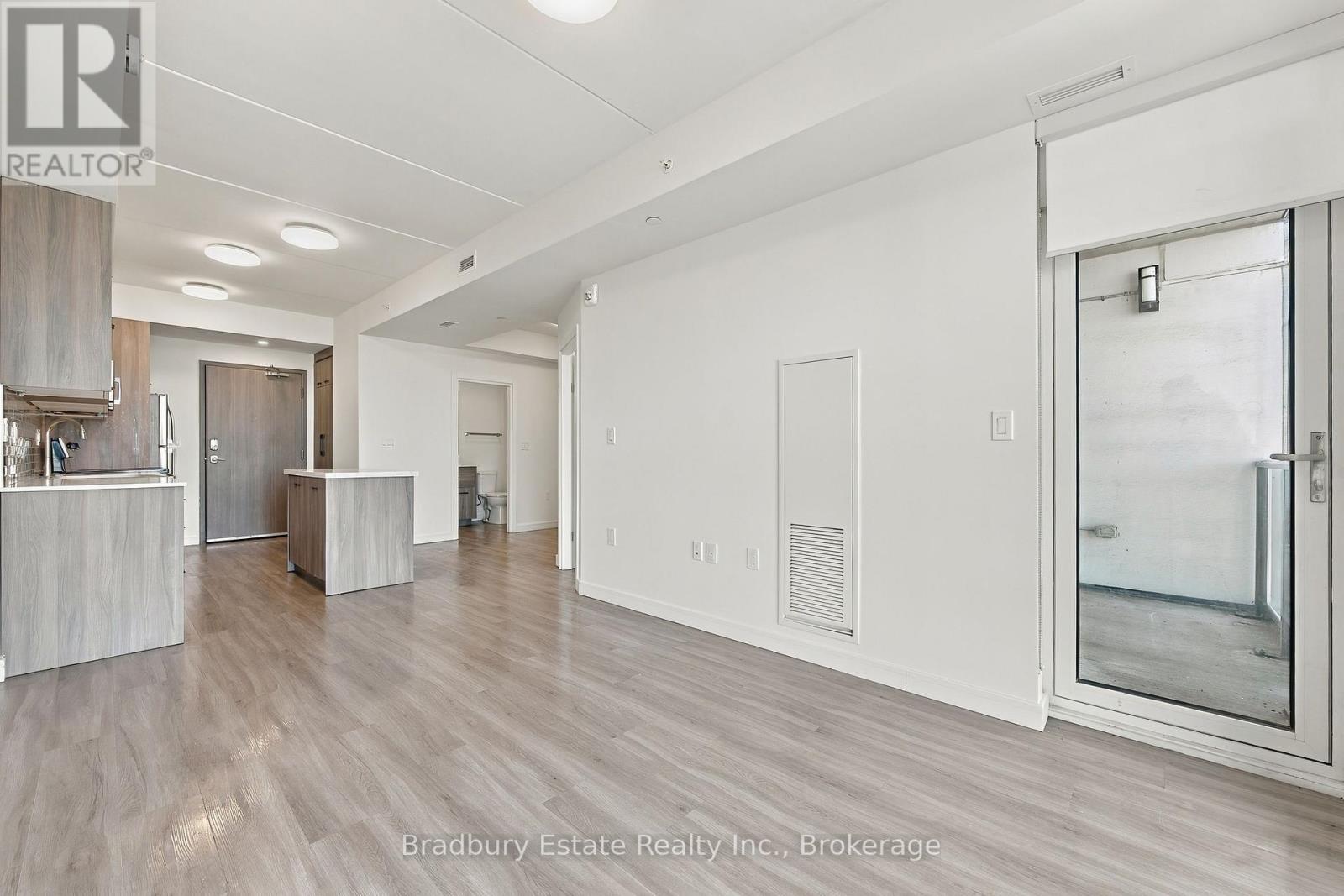 49 Walnut Street South — photo 17