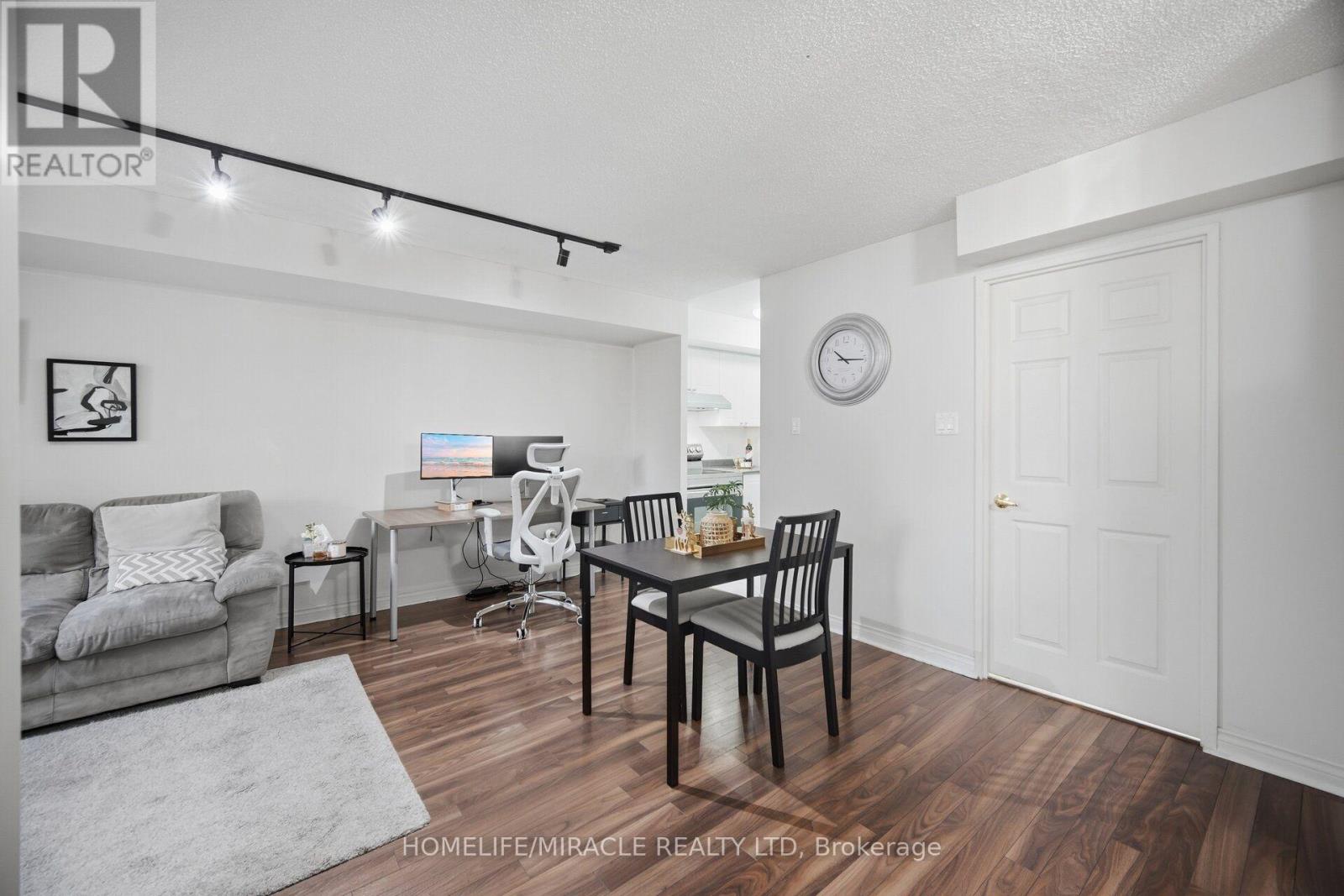 301- 260 Doris Avenue, Toronto, ON photo 10