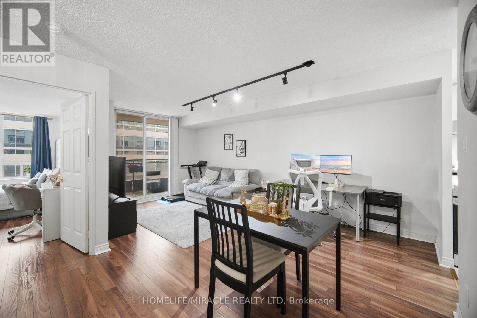 301- 260 Doris Avenue, Toronto, ON photo 11