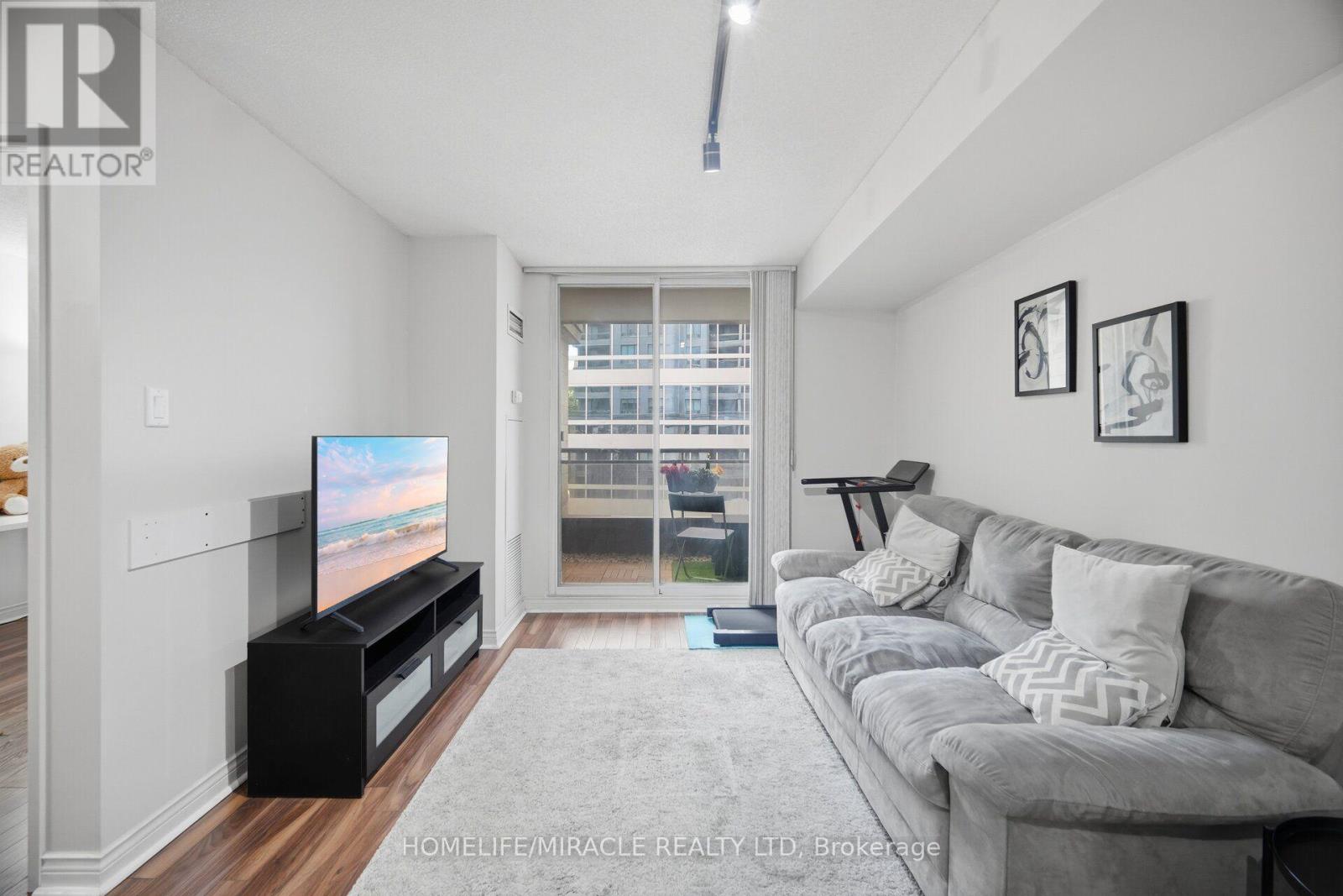 301- 260 Doris Avenue, Toronto, ON photo 12