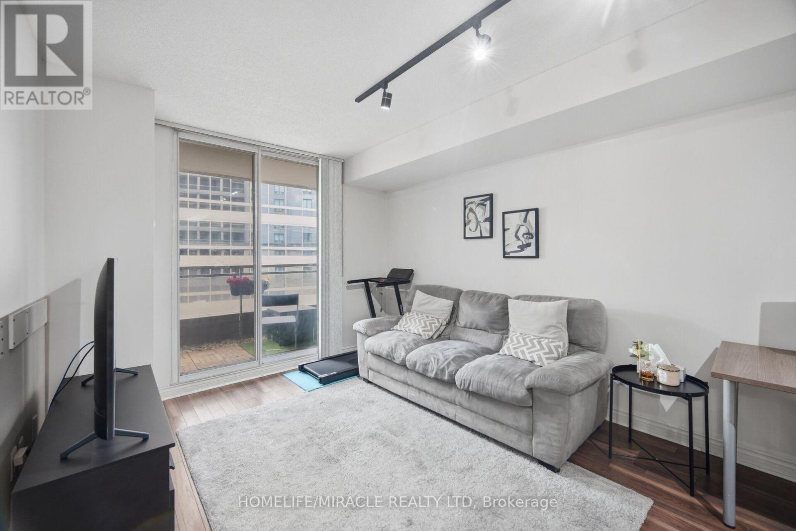 301- 260 Doris Avenue, Toronto, ON photo 13