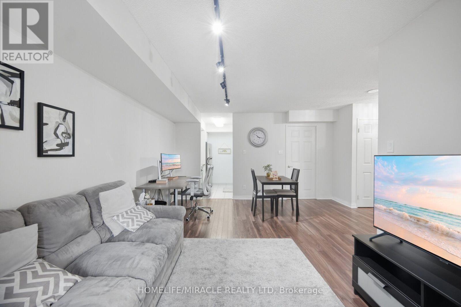 301- 260 Doris Avenue, Toronto, ON photo 14