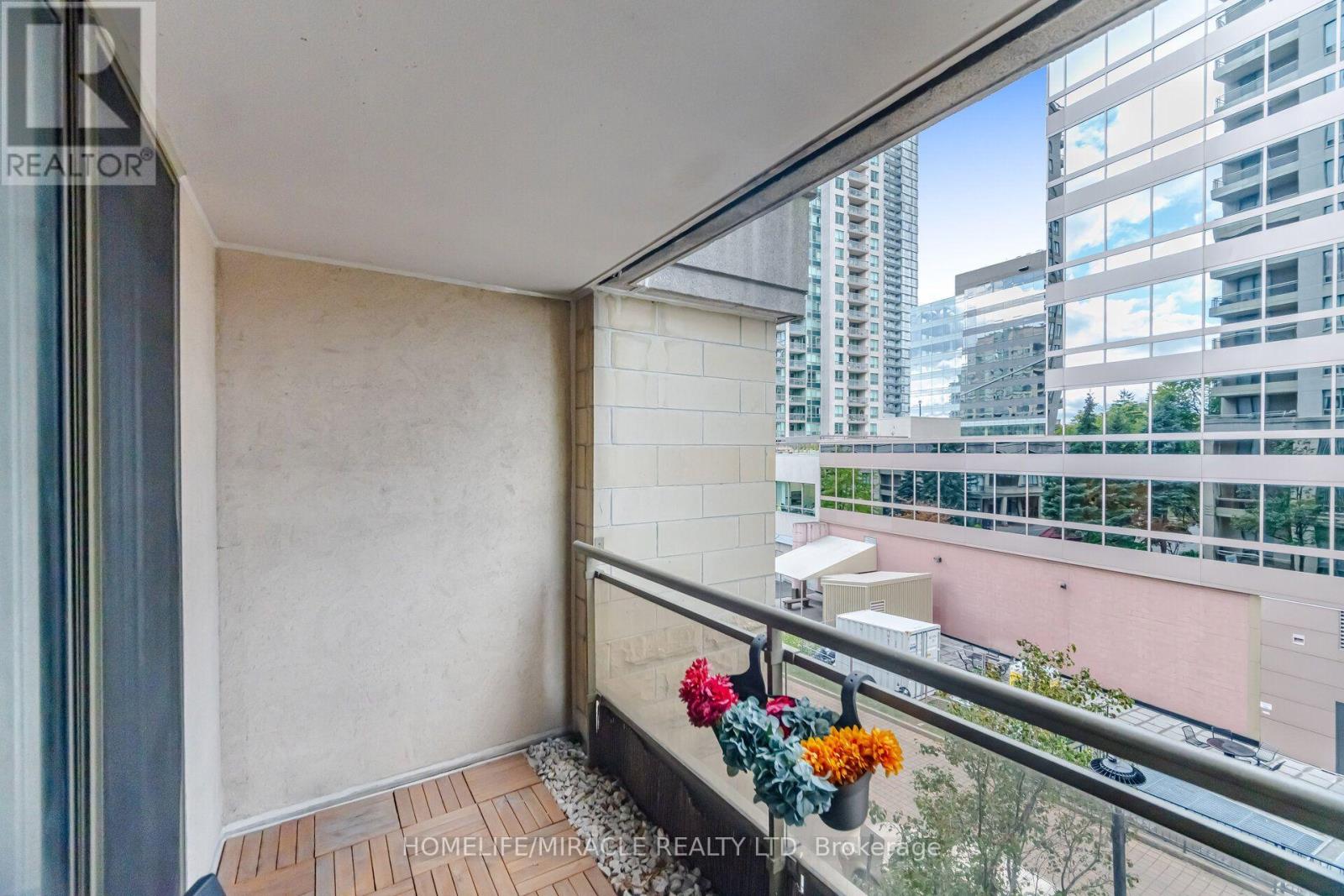 301- 260 Doris Avenue, Toronto, ON photo 19