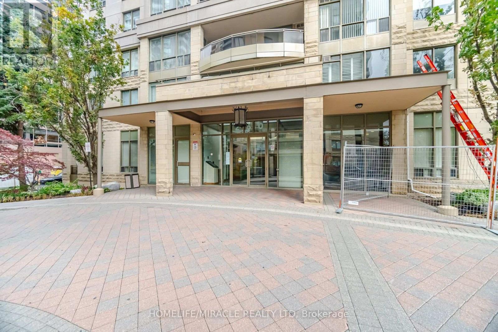 301- 260 Doris Avenue, Toronto, ON photo 2