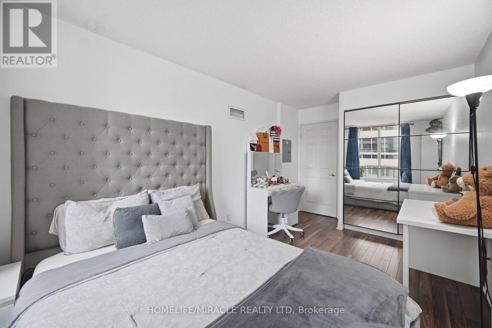 301- 260 Doris Avenue, Toronto, ON photo 23
