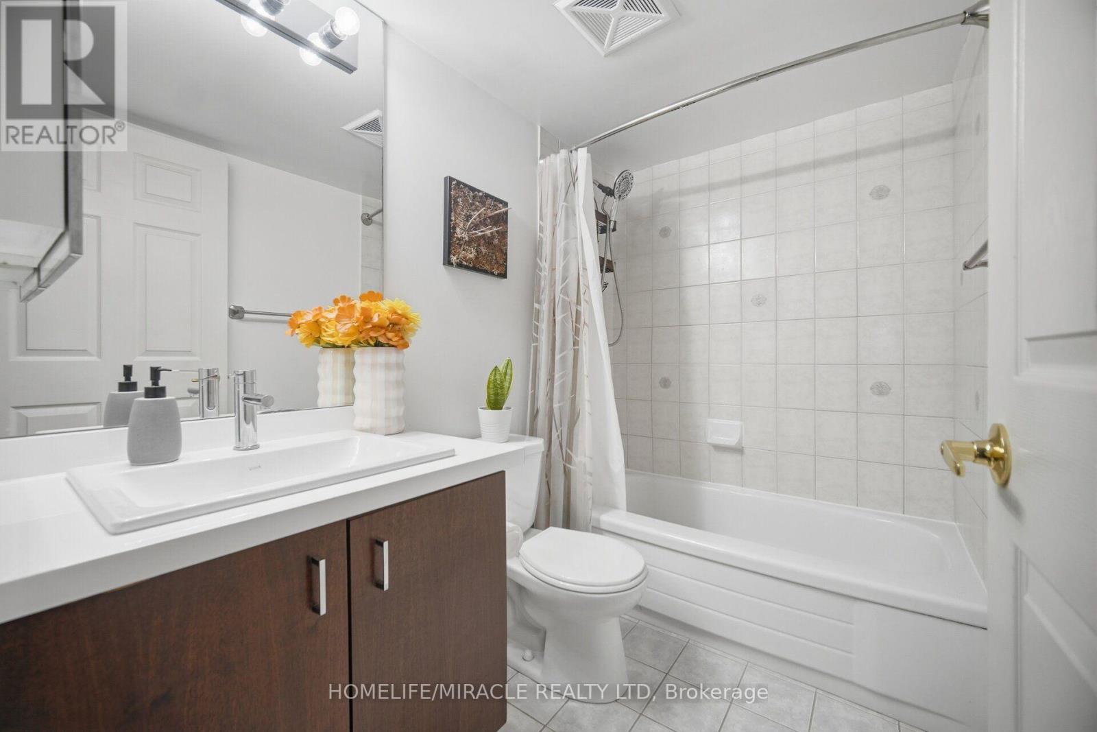 301- 260 Doris Avenue, Toronto, ON photo 24