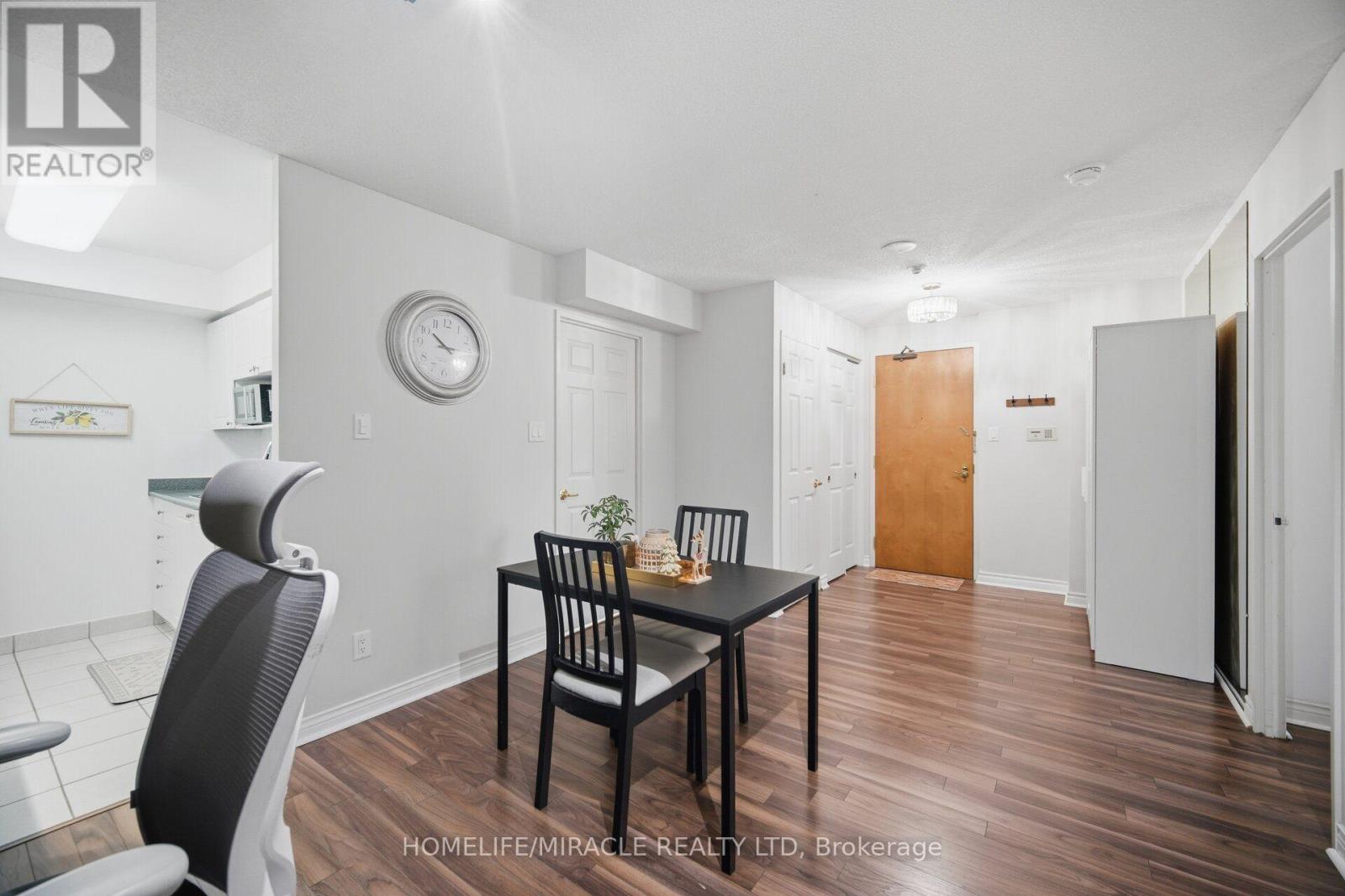 301- 260 Doris Avenue, Toronto, ON photo 9
