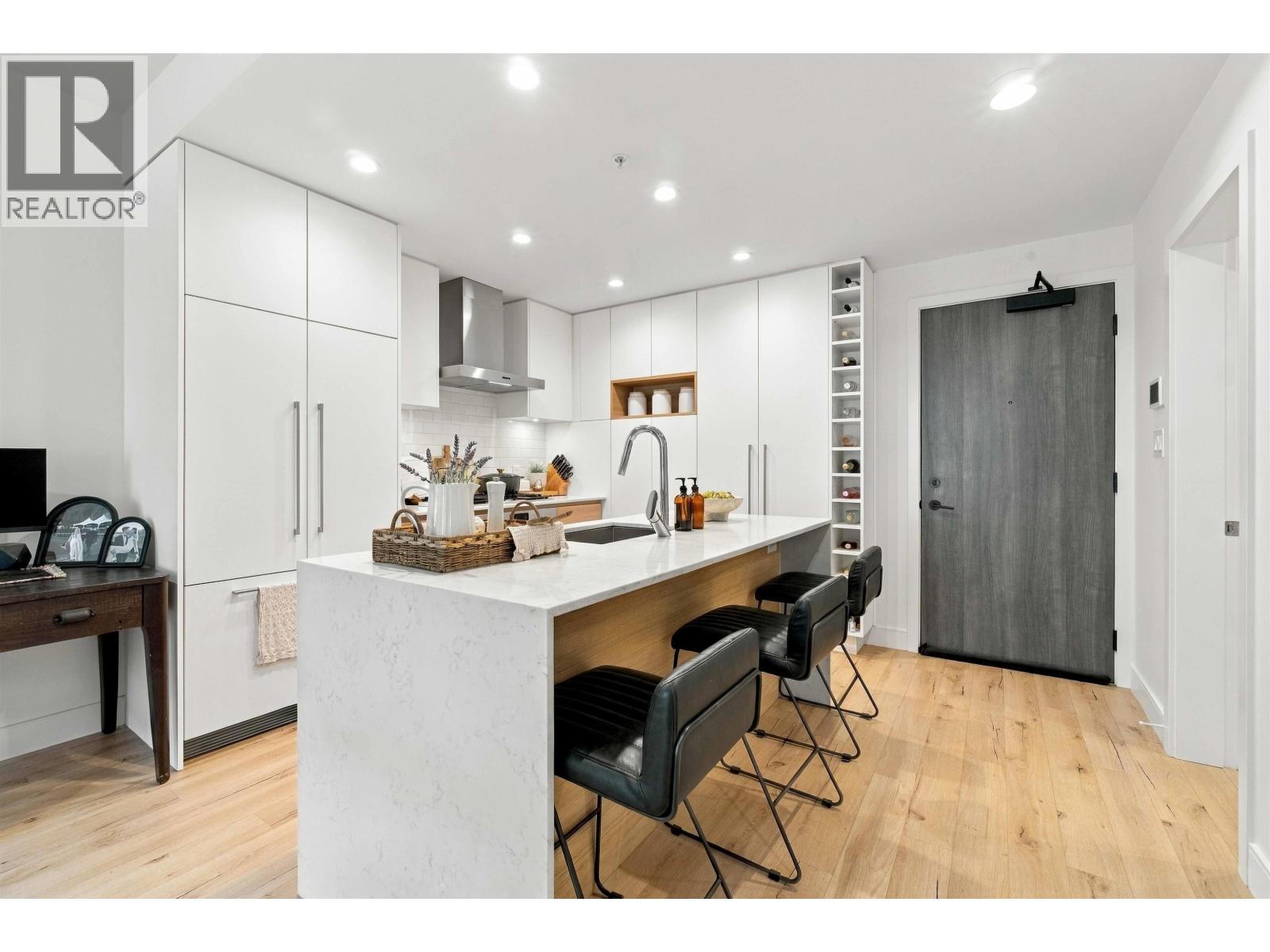 412 3131 MURRAY STREET — photo 5