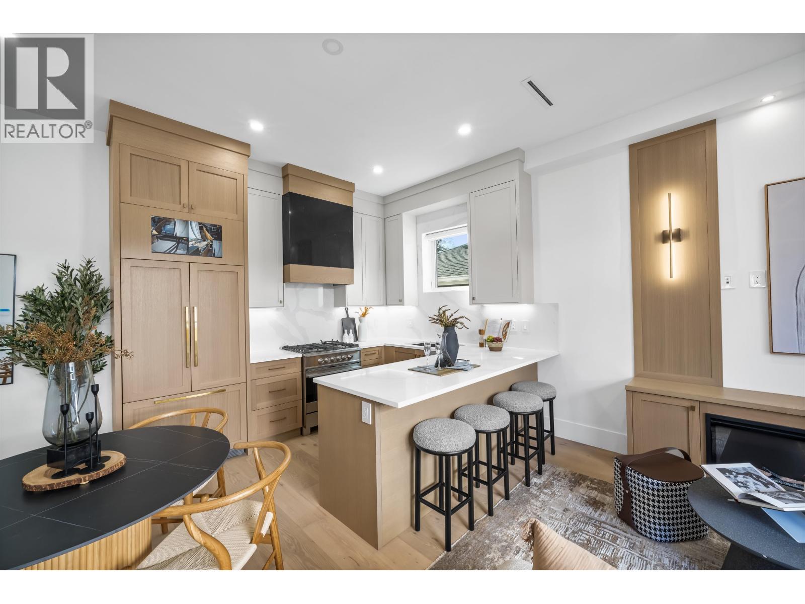 2712 KITCHENER STREET, Vancouver British Columbia