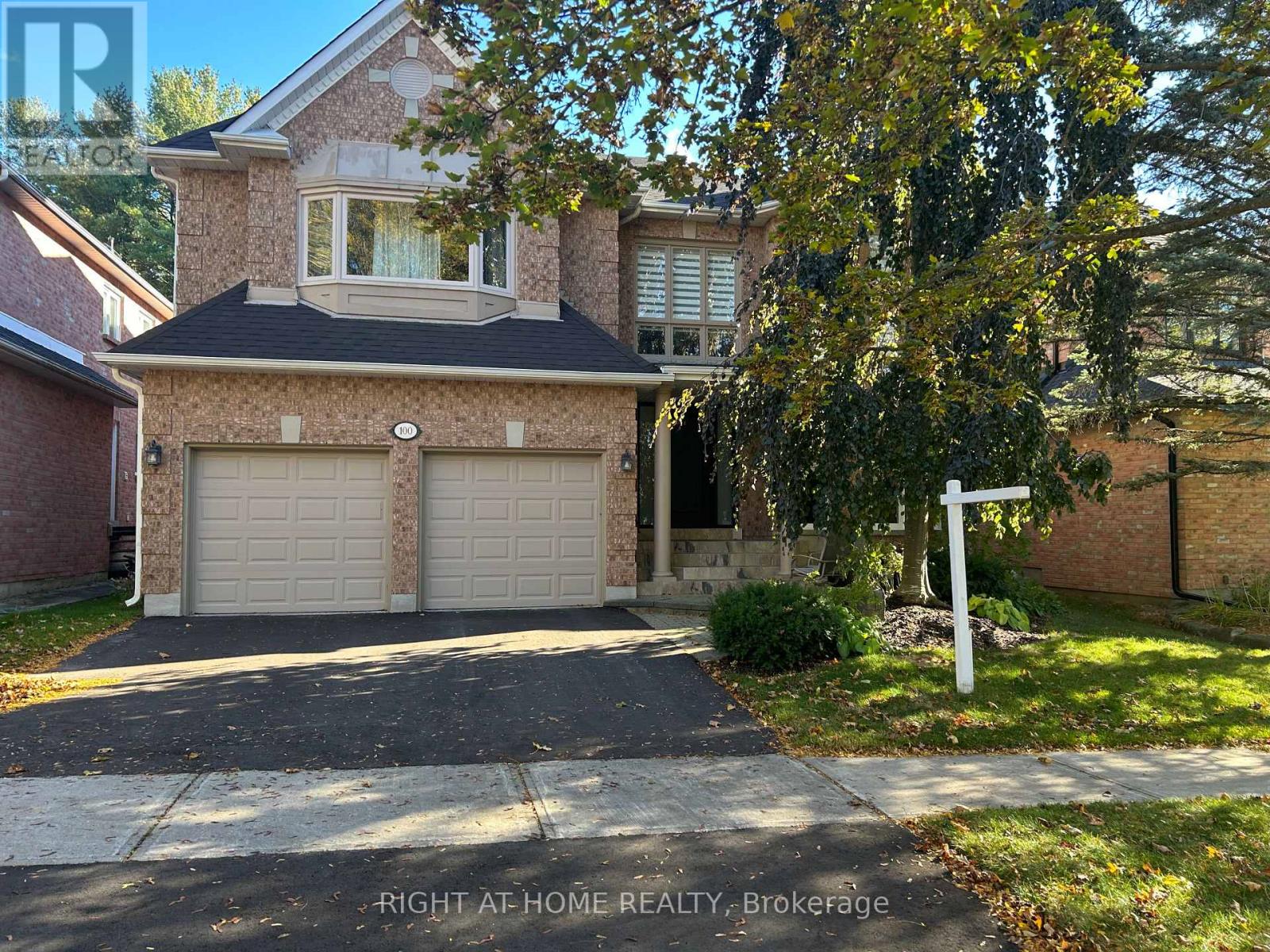 Listing photo of 100 CARLYLE CRESCENT