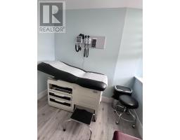 1176-a St Clair Avenue W, Toronto, ON M6E1B4 Photo 11