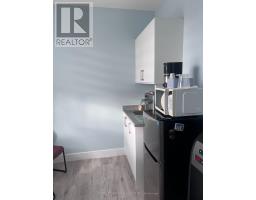 1176-a St Clair Avenue W, Toronto, ON M6E1B4 Photo 6