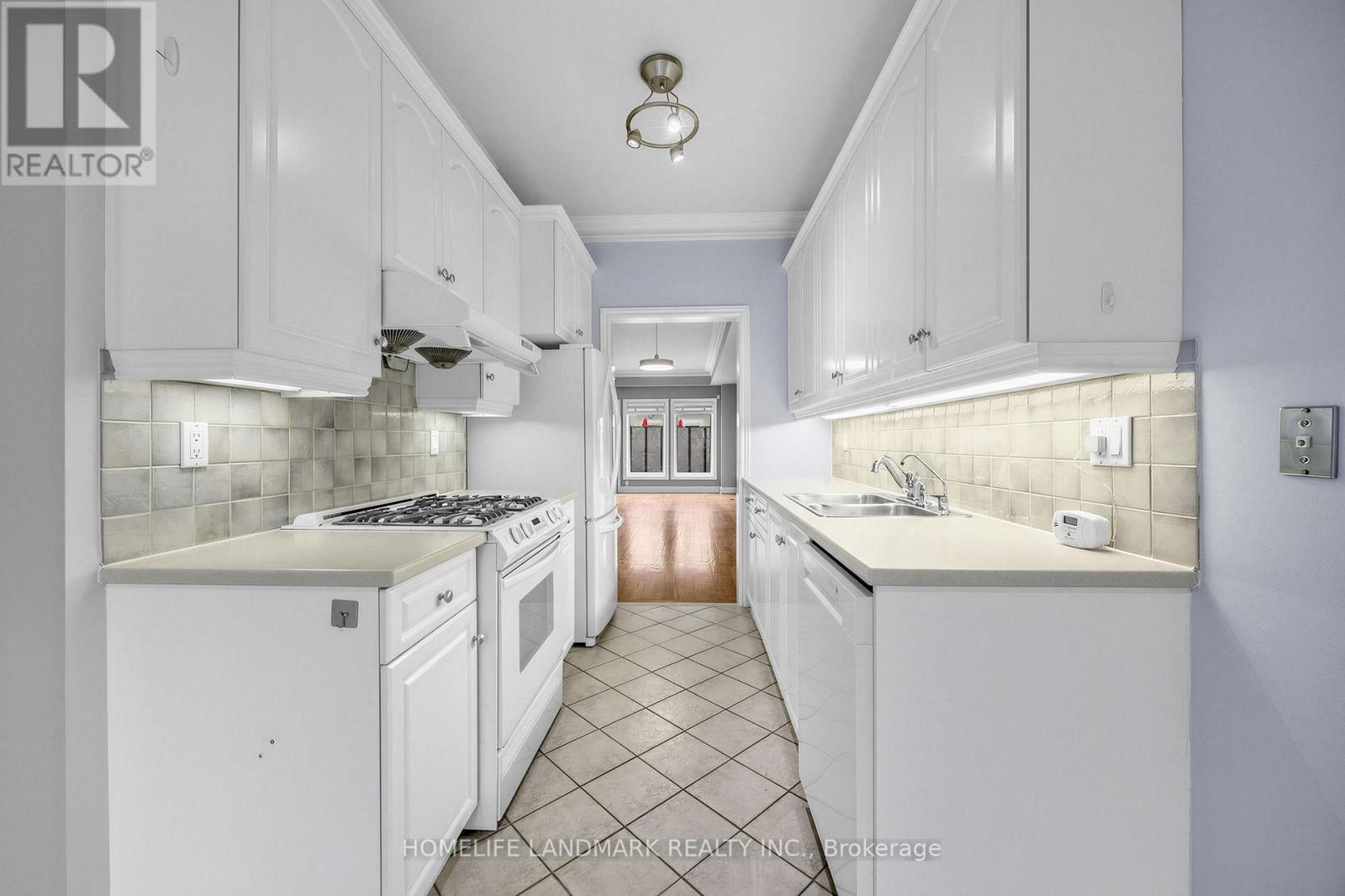 2283 Lake Shore Boulevard West — photo 12