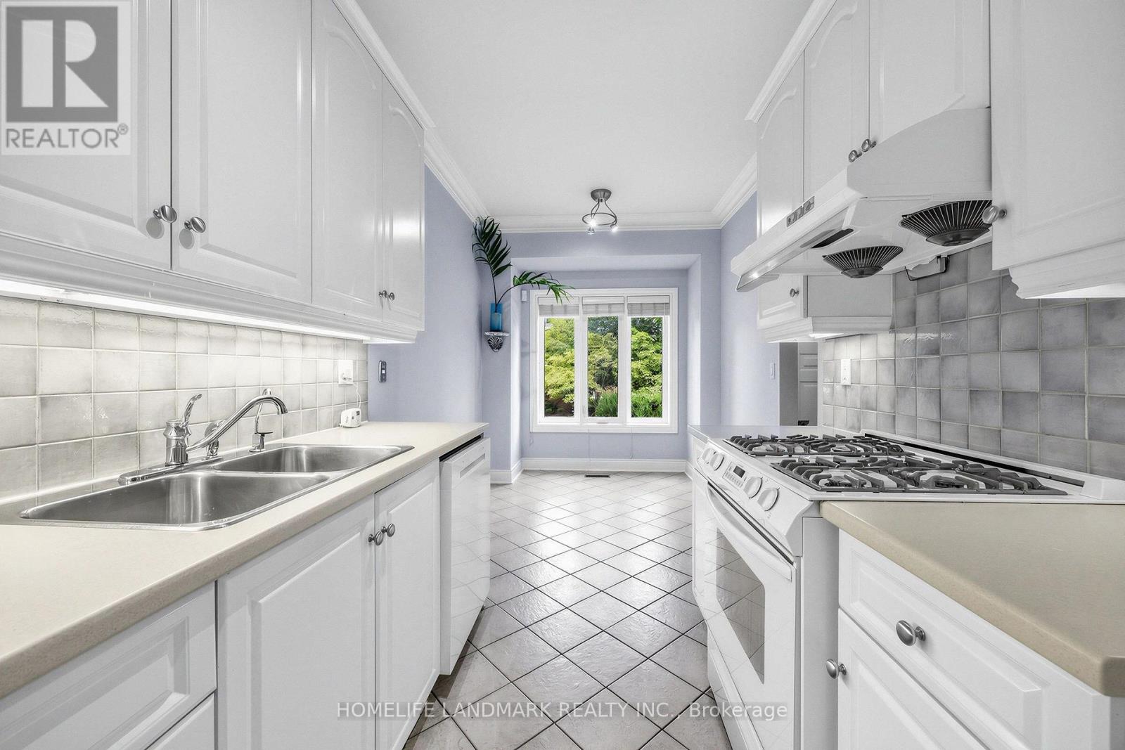 2283 Lake Shore Boulevard West — photo 13