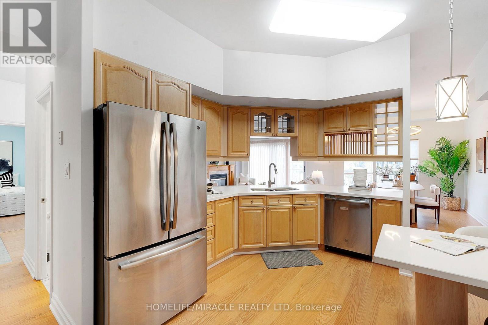 136 (PH3)- 24 Chapel Street, Halton Hills, ON photo 13