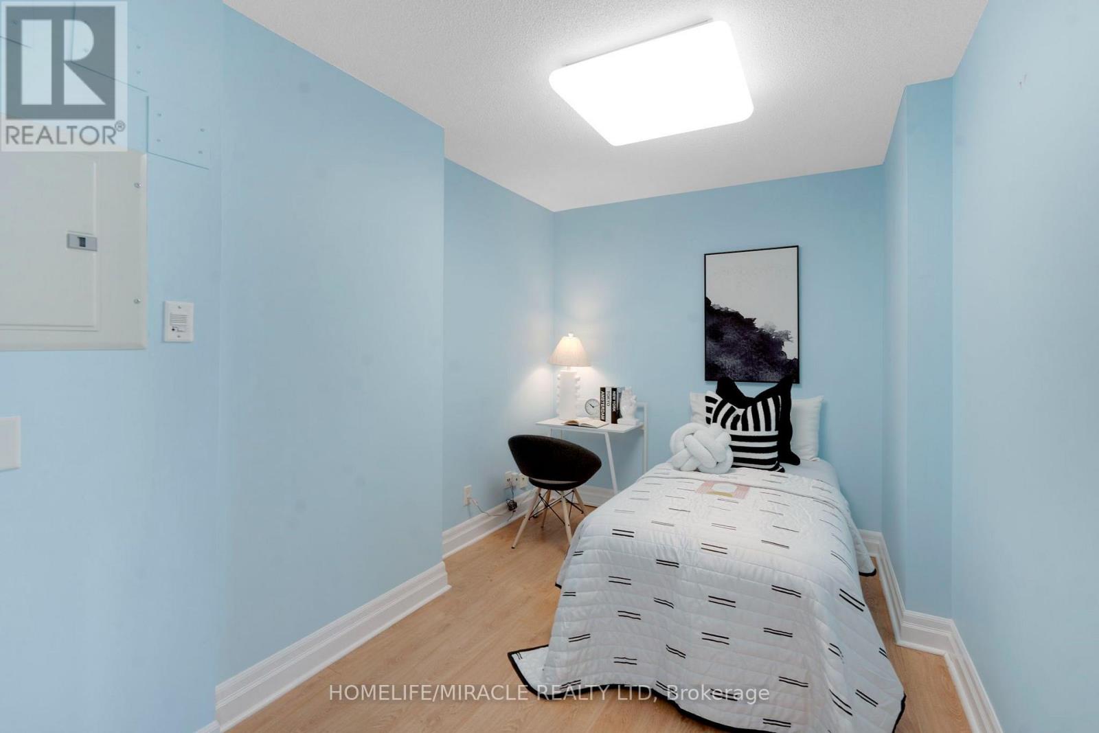 136 (PH3)- 24 Chapel Street, Halton Hills, ON photo 18