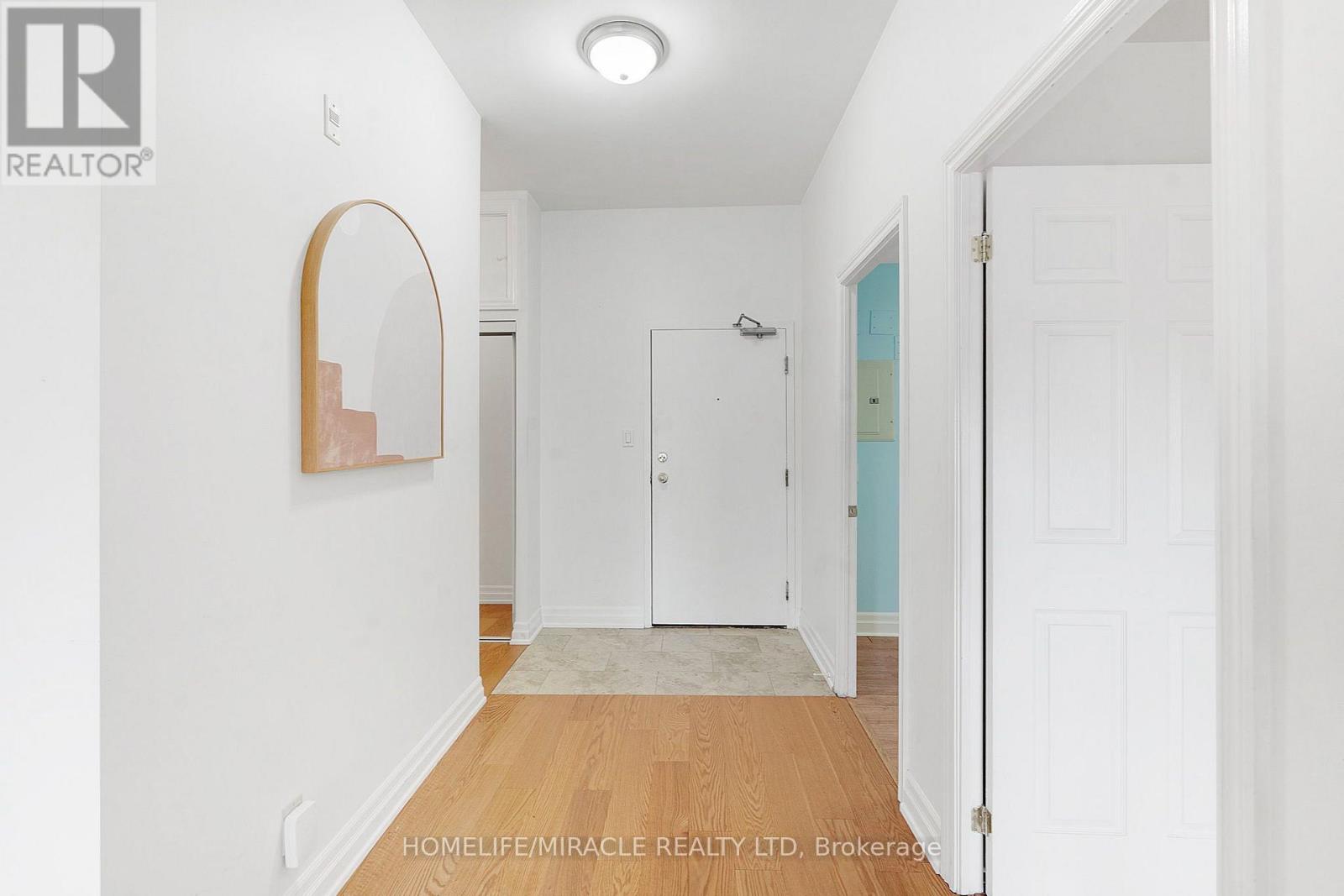 136 (PH3)- 24 Chapel Street, Halton Hills, ON photo 5