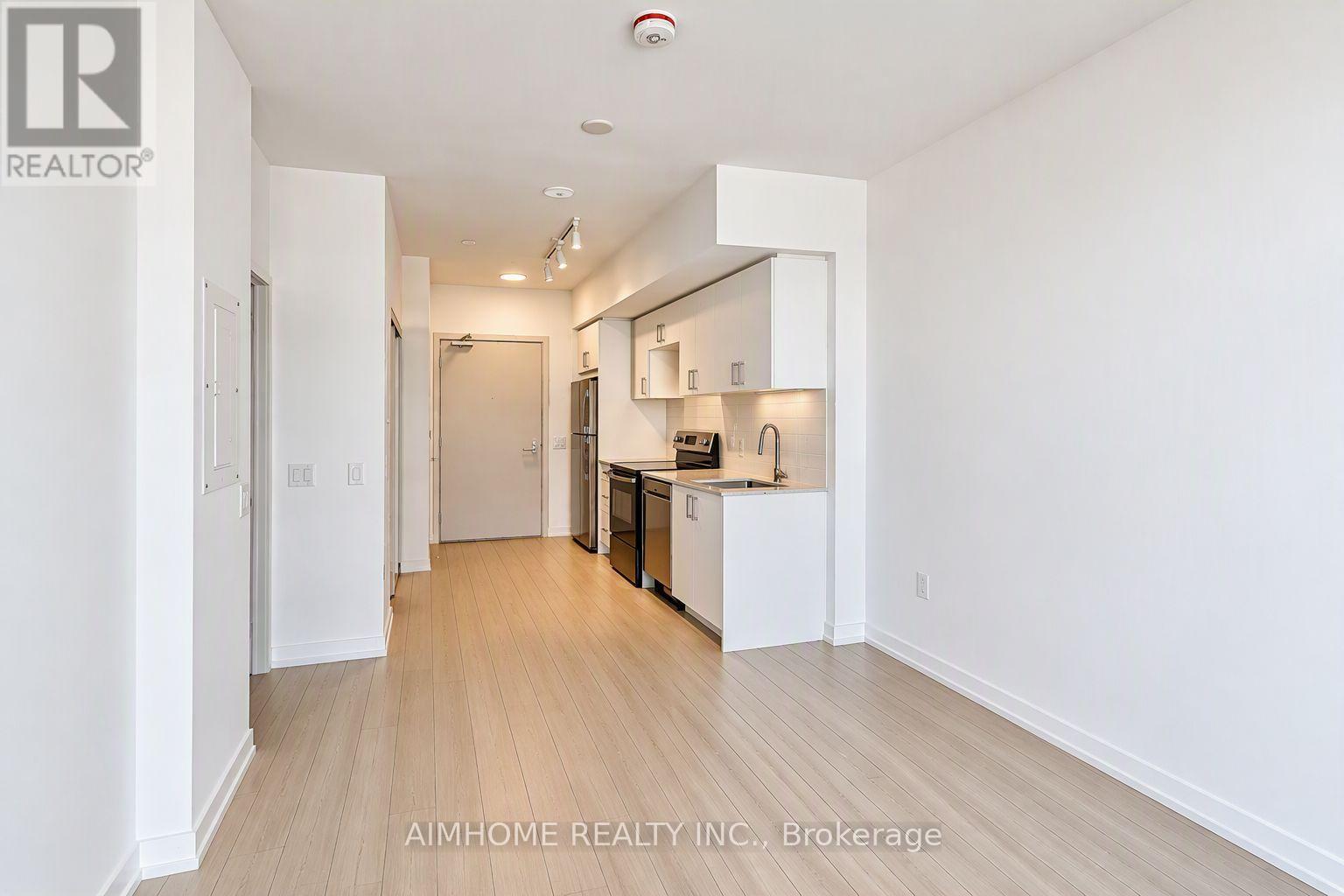 4010 Eglinton Avenue West — photo 10