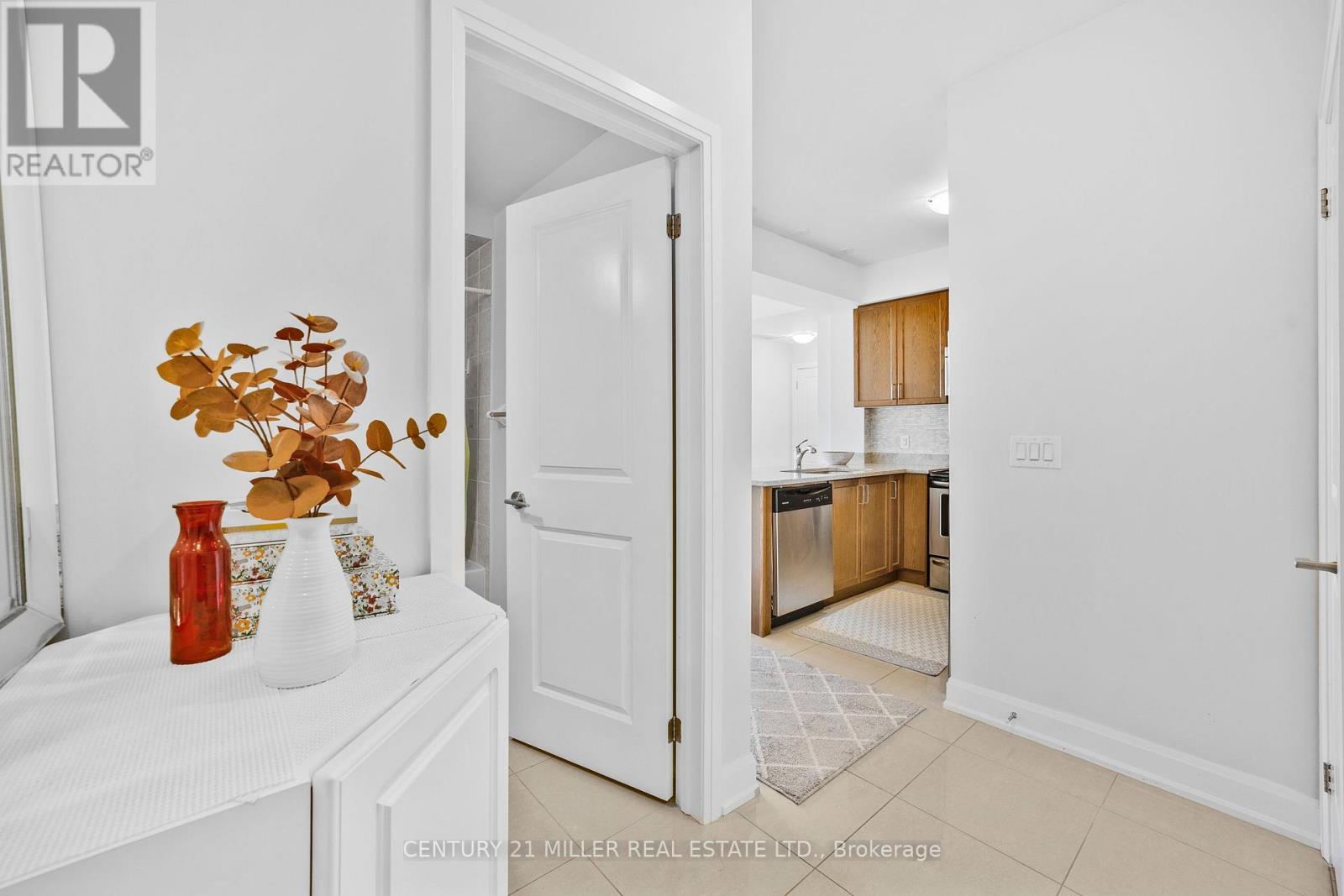 201- 275 Roxton Road, Oakville, ON photo 10