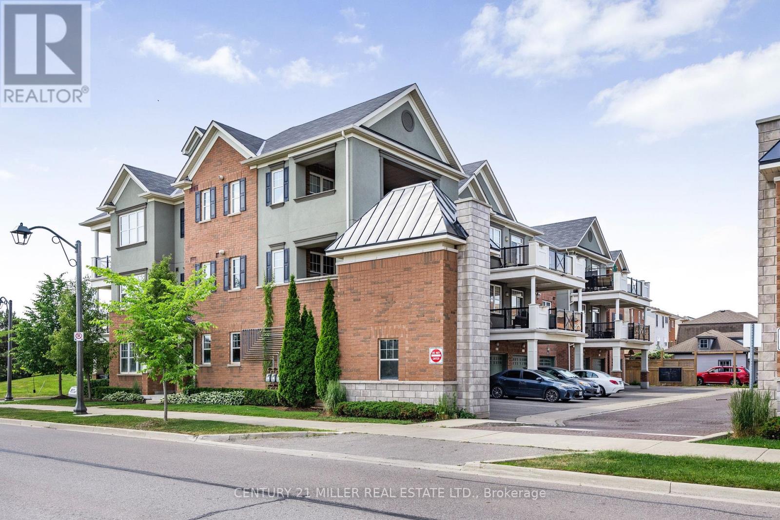 201- 275 Roxton Road, Oakville, ON photo 3