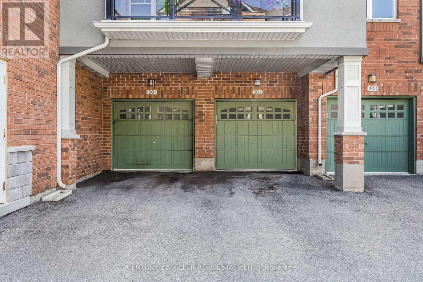 201- 275 Roxton Road, Oakville, ON photo 6