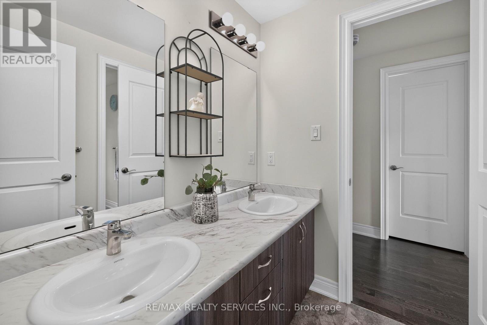 3 Blue Silo Way, Brampton, ON photo 24