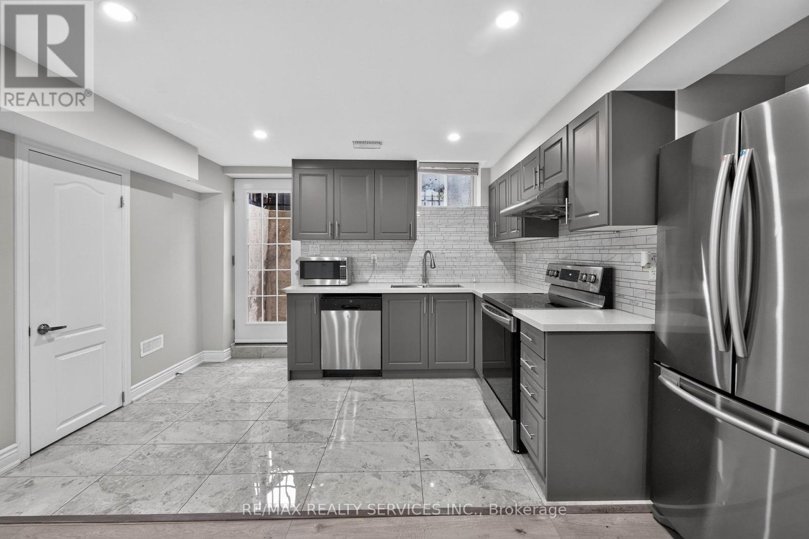 3 Blue Silo Way, Brampton, ON photo 38